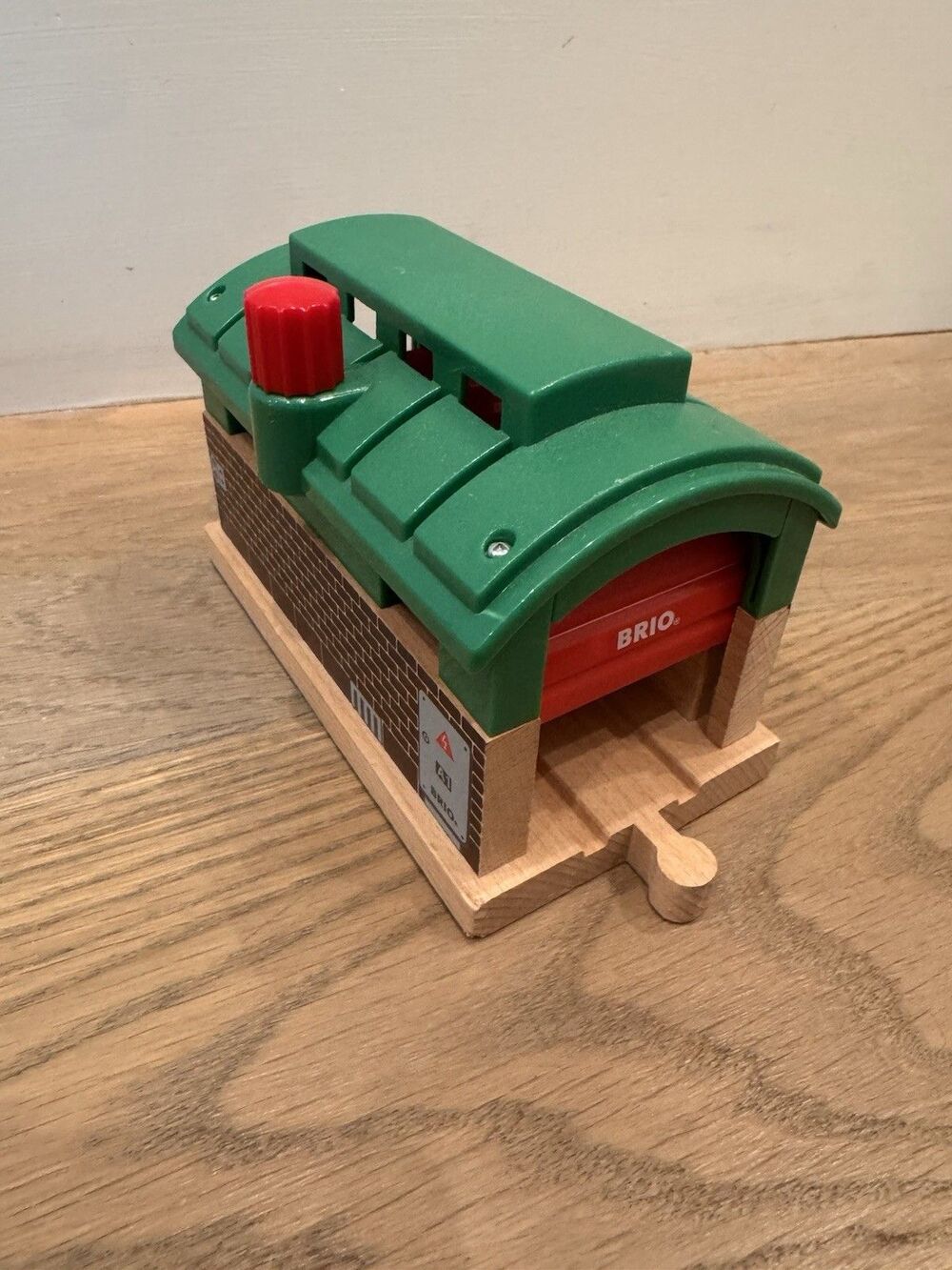 Brio World Wooden Railway #33574 Train Garage Building w/ sliding Door